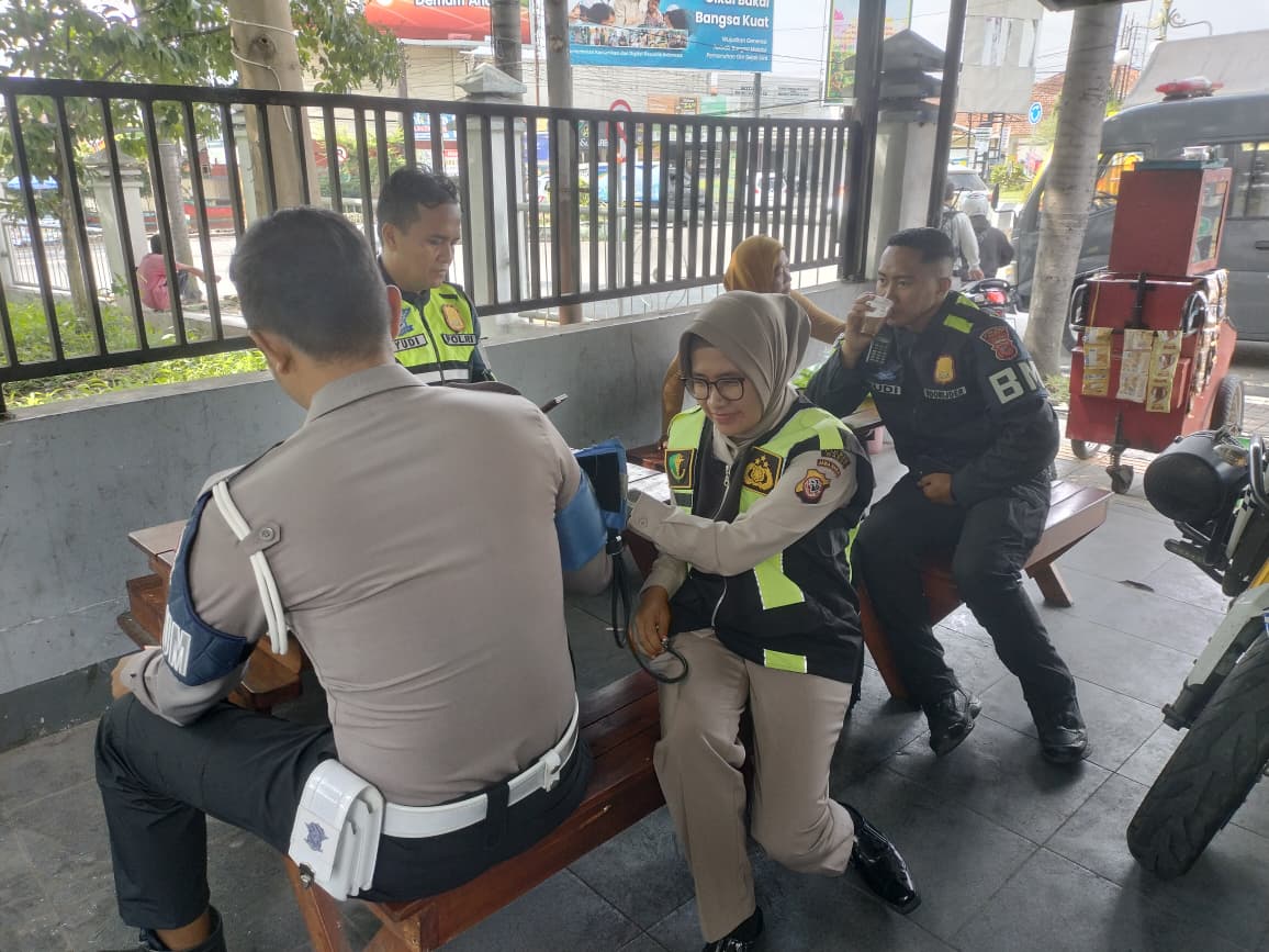 Sidokkes Polres Garut Lakukan Pemeriksaan Kesehatan Personel 